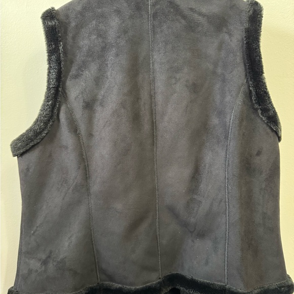 CHAPS Black Vest W/Black Faux Fur Lining, Front Zip, Womens Size 1X - Picture 2 of 7